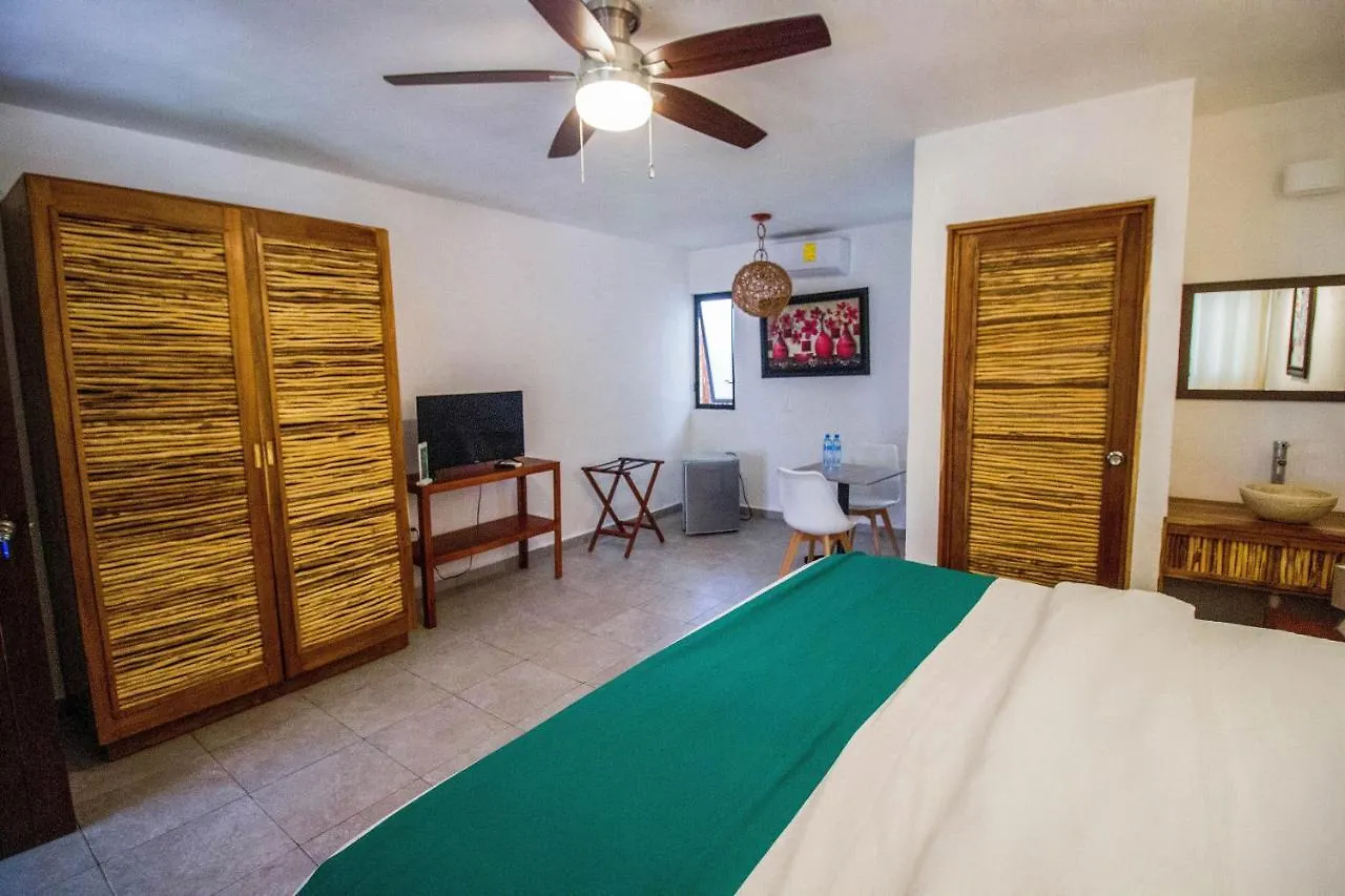 ****  Hotel Tequila Cancun Alfredo V. Bonfil メキシコ